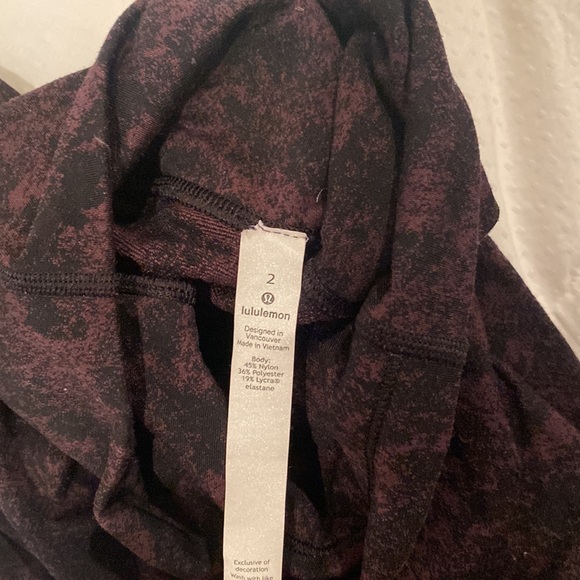 Purple pattern lululemon leggings - Picture 3 of 4